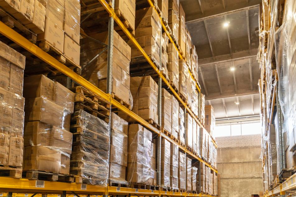 Why Opt for ET MotorFreight's Storage Solutions?